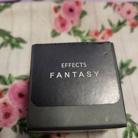 Lique Cheek and Eye lid Powder Fantasy - Picture 2 of 9